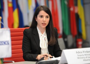 Begaj dekreton Adea Pirdenin, si ministre të Shtetit për Administratën Publike dhe Antikorrupsionin