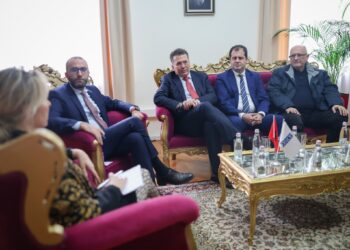 47 deputetë të opozitës letër Nikollës: Të ndryshohet përbërja e komisionit të reformës zgjedhore