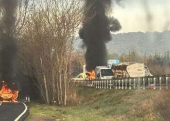 VIDEO/ Grabiten 3 furgonë me para në Itali, 4 të plagosur nga shkëmbimi i zjarrit mes grabitësve dhe policisë