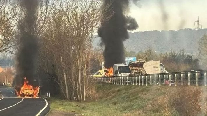 VIDEO/ Grabiten 3 furgonë me para në Itali, 4 të plagosur nga shkëmbimi i zjarrit mes grabitësve dhe policisë