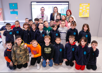 Muzhaqi: Kodimi në shkolla, një praktikë e suksesshme për të vegjlit tanë