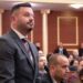 Zëvendëson Ahmetajn, Plarent Ndreca betohet si deputet i Kuvendit mes kaosit