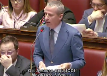 Debati/ Parlamenti italian, “5 Yjet” kundër marrëveshjes së emigrantëve: Po hidhni 650 milionë euro për propagandë në Shqipëri