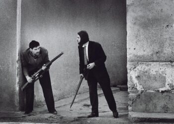 “Ngjyra e Zymbylit të Kaltër” në një kohë të errët si e sotmja