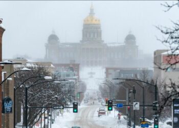 Moti i acartë pushton SHBA-në, votuesit zgjedhin kandidatët e tyre presidencialë me postë