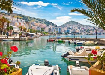 Turizmi/ Gazetat britanike rekomandojnë Shqipërinë si 1 ndër 4 destinacionet e lira për 2024