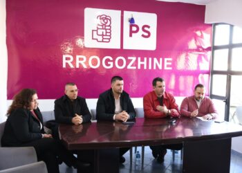 Veliaj me strukturat e PS në Rrogozhinë: Familja jonë duhet të shtohet e zgjerohet me talente të reja, jo si ata që u ka ngelur vetëm një dritare