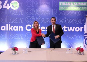 Kolegji i Europës/ Bashkia bursa për studentët shqiptarë, Veliaj: Është vetëm fillimi. Mogherini: Kolegji, investim i shkëlqyer për vendin