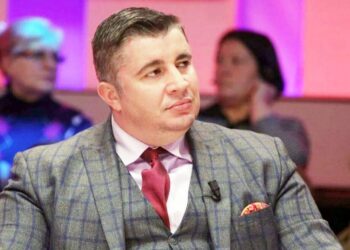 “Albin Kurti kërkon të jetë babai i shqiptarëve”, Nurellari: Reagimi për Talat Xhaferin, cinik!