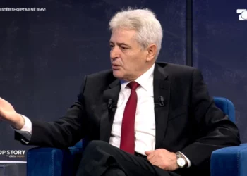 Ali Ahmeti kundër Kurtit: Po ndërhyn në punët e brendshme të shqiptarëve në Maqedoni. Rama ka afruar partitë…!