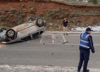 Makina kthehet përmbys në Rrugën e Arbrit, plagosen dy persona