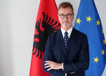 Ambasadori Gonzato apel partive politike: Punoni për integrimin e vendit në BE