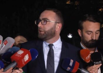 Prania e ambasadorëve nuk i ndali për të vijuar kaosin, Bardhi: I përshëndes, por nuk marr këshilla prej tyre…!