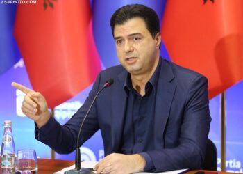 “Basha doli nga shtëpia…”