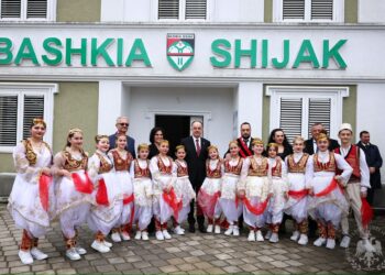 Presidenti Begaj  në Shijak, qytetin që përfundoi i pari rindërtimin duke ruajtur traditën