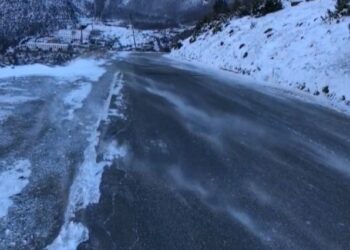Moti: Ngrica dhe akull në veri dhe zonat e ulëta, bien temperaturat