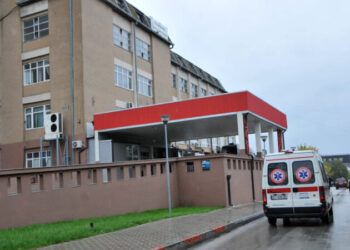 Tregjike/ U dhunua brutalisht nga një grup personash, 18-vjeçari ndërron jetë në spital