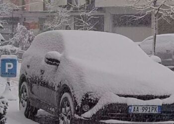 Moti i keq, shtyhen 2 ndeshje të Superligës dhe Kategorisë së Parë