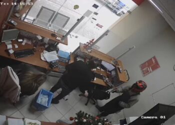 Grabitën zyrën e postës nën kërcënimin e armës, përfundojnë në pranga dy shqiptarët në Greqi