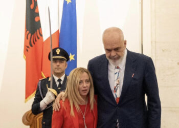 Marrëveshja për emigracionin, The Guardian: Gjykata në Shqipëri do vendosë nëse shkelet Kushtetuta