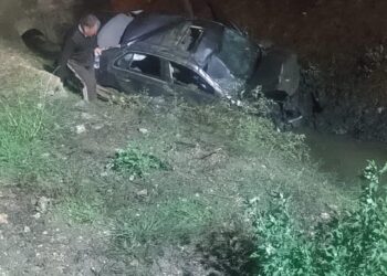 EMRI/ Makina del nga rruga në Lushnjë dhe përfundon në kanal. Drejtuesi në gjendje të rëndë