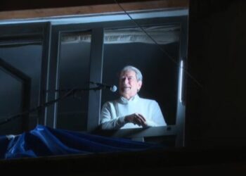 Fotolajm/ Mbështetësit i ndryshojnë emrin rrugës poshtë banesës së Berishës