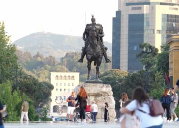 FMN: Shqipëria vendi më i varfër në rajon. Ja faktorët që po ndikojnë