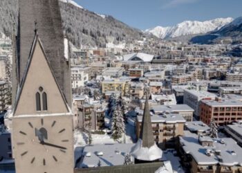 Thuajse dy vite nga nisja e konfliktit, diplomatët e lartë diskutojnë në Davos për Ukrainën dhe Rusinë