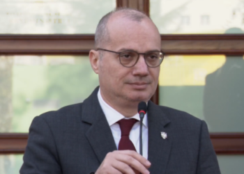 Vendimi, ministri Igli Hasani njofton festën e re zyrtare