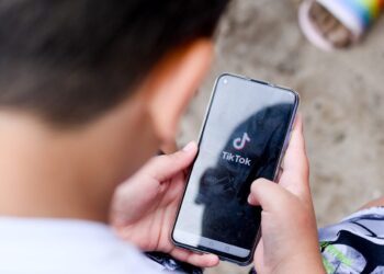Zbulohet çfarë i tha nëna e 4 fëmijëve djalit të madh para se të kryente vetëvrasjen