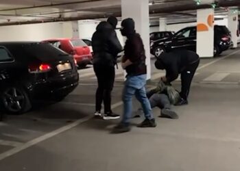 Shkëmbim droge në parkingun e qendrës tregtare, policia prangos 4 persona në Tiranë