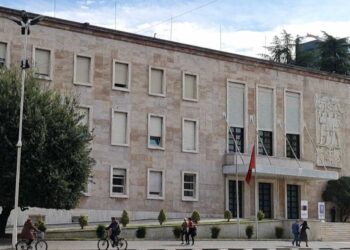 Qeveria harton strategji të re për prokurimet publike