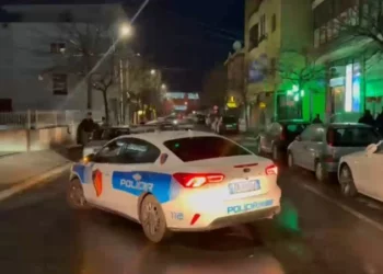 Tjetër aksident në Lezhë: Makinat përplasen ‘kokë më kokë’, lëndohet drejtuesi