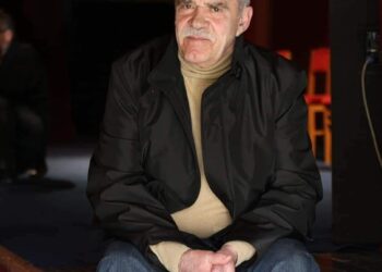 Veliaj i uron ditëlindjen ikonës së teatrit e kinematografisë shqiptare: Gëzuar 82-vjetorin i madhi Robert Ndrenika