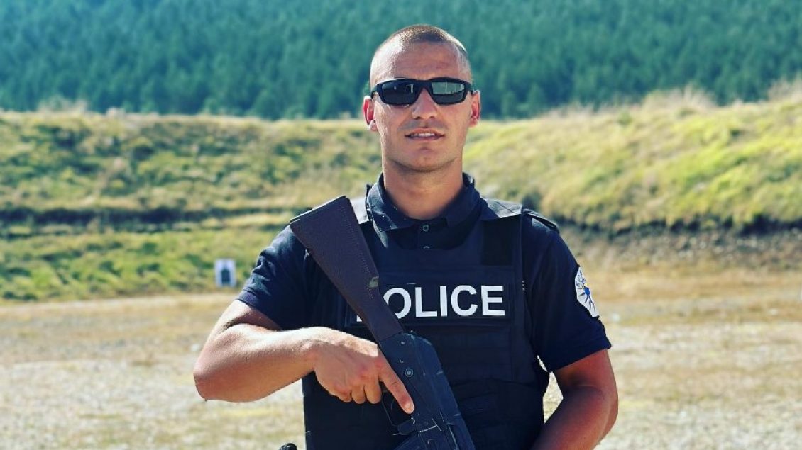 Polici e lë Kosovën në ditën e parë të lëvizjes pa viza, nëna e tij: Rrugë të mbarë bir, ti ma bëj hallall…!