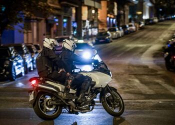 Arrestohet shqiptari në Greqi, lëvizte me motorin e vjedhur, shpëton bashkëpunëtori