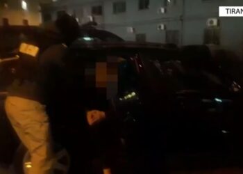 Bashkë edhe në krim, nënë e bir kapen në Tiranë: Ishin në kërkim nga Italia