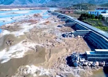 VIDEO / Prita lumore dhe shëtitore përgjatë lumit Shkumbin në Elbasan
