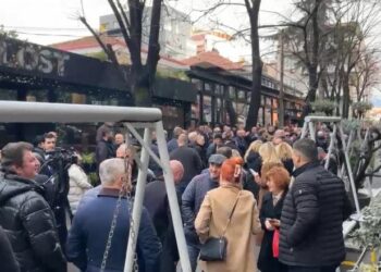 VIDEO/ Vullnetarët e Enverit dhe ata të Saliut dhe koha që të ndezësh ‘butonin’ e arsyes!