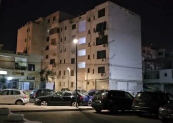 Emrat/ Qëlloi fqinjin me 3 plumba pas zënkës për zhurmat, vetëdorëzohet 50-vjeçari