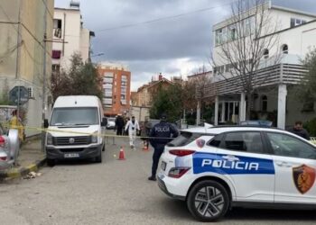 FOTO/ Policia premton shpërblimin 5 mijë euro për autorin e plagosjes në Tiranë