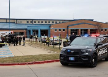 Sulm me armë brenda gjimnazit në SHBA, raportohen disa viktima