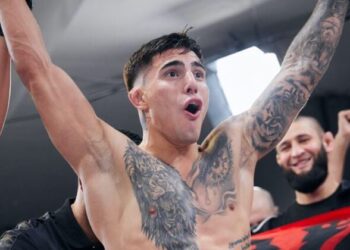 Boks/ Luftëtari shqiptar i MMA në Suedi, shkatërron rivalin brazilian dhe feston me flamurin kuqezi