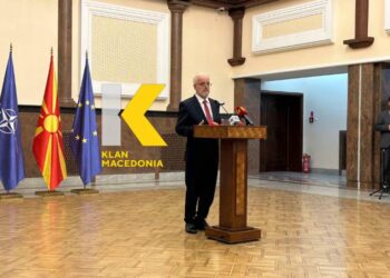 Talat Xhaferi hyn në zyrë, flet si kryeministër: Do ta kryej detyrën me krenari