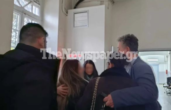 FOTO/ U la në arrest shtëpie për vrasjen e kunatit, vajzat e shqiptarit shpërthejnë në lot sapo gjykata shpall vendimin