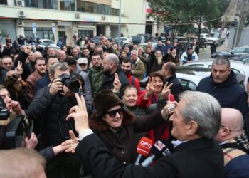 Frikë nga thyerja e masës së “arrestit në shtëpi”, Berisha: Po më dolën gazetarë përpara, nuk njoh ligj tjetër…