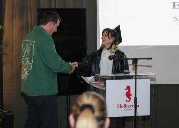 Diplomohen 31 studentë të shkencave kompjuterike në “Holberton School”, Veliaj: Tirana, transformim i jashtëzakonshëm i ekonomisë. Ambasadori britanik: Gjërat që…!
