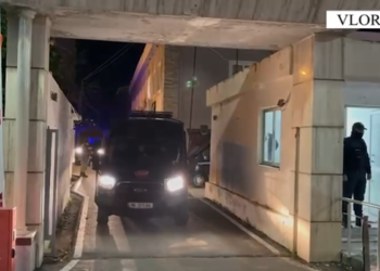 Kontrolle të shtuara në Vlorë, policia kap dy persona me armë pa leje