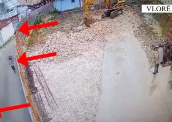 Grabitën me dhunë një person, momenti i ndalimit tre të miturve në Vlorë