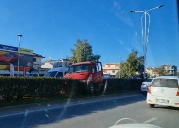 Po ngiste kamionçinën, ndërron jetë papritur 68-vjeçari, dyshimet e para
